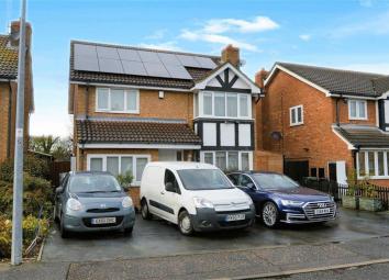 Detached house For Sale in Waltham Abbey