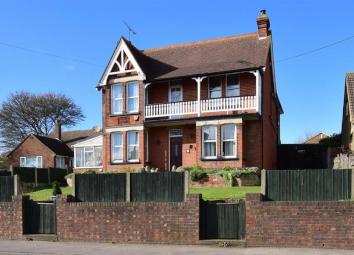 Detached house For Sale in Canterbury