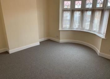 Semi-detached house To Rent in Hounslow
