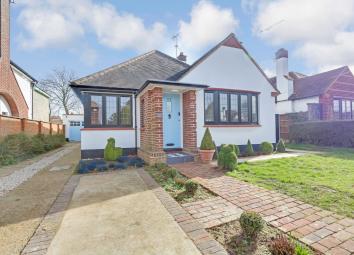 Detached bungalow For Sale in Southend-on-Sea