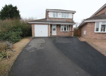 Detached house For Sale in Barry