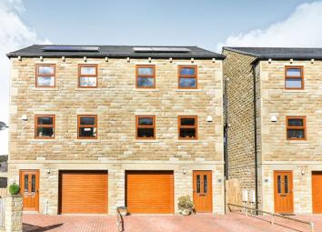 Semi-detached house For Sale in Todmorden
