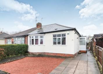 Semi-detached bungalow For Sale in Bilston