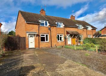 End terrace house For Sale in Warwick
