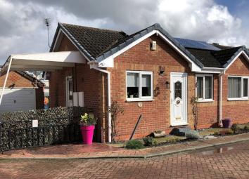 Semi-detached bungalow For Sale in Doncaster