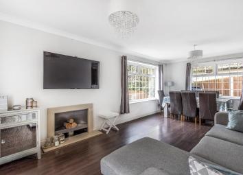 Detached house For Sale in Addlestone