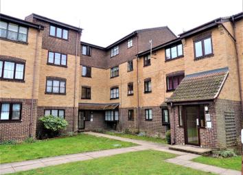 Studio To Rent in Grays