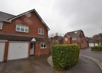 Semi-detached house For Sale in Fleet