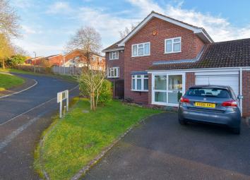 Link-detached house For Sale in Redditch