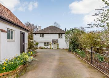 Cottage For Sale in Ross-on-Wye