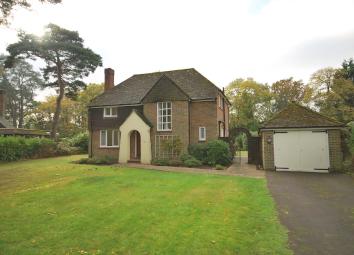 Detached house To Rent in Farnham