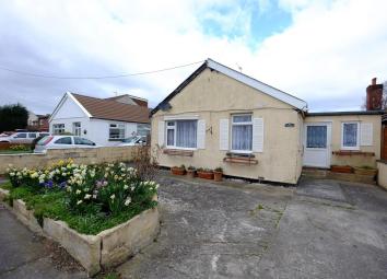 Detached bungalow For Sale in Bristol