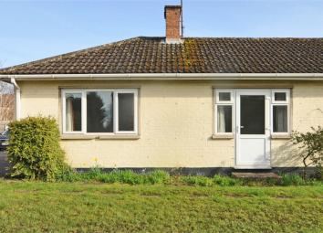 Semi-detached bungalow To Rent in Cheltenham