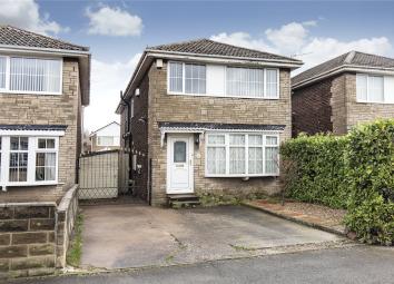 Detached house For Sale in Dewsbury