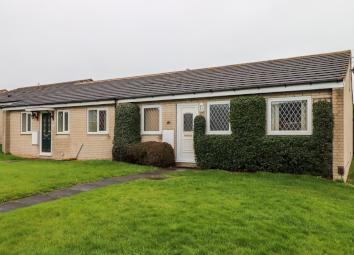 Semi-detached bungalow For Sale in Wakefield