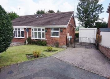 Semi-detached bungalow To Rent in Stoke-on-Trent