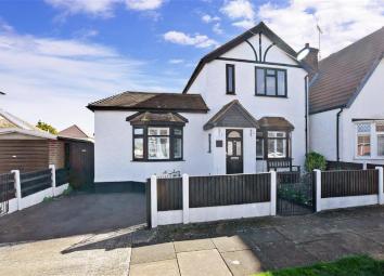 Detached house For Sale in Herne Bay