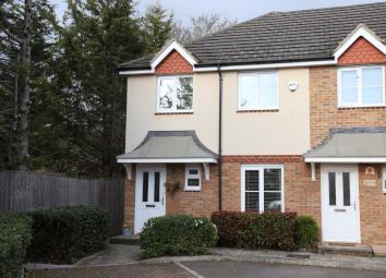 End terrace house For Sale in Slough