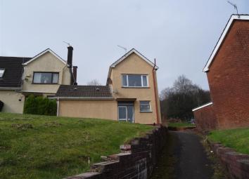 Semi-detached house To Rent in Pontypridd