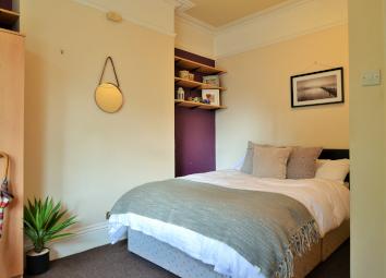 Semi-detached house To Rent in Reading