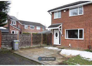 Semi-detached house To Rent in Macclesfield