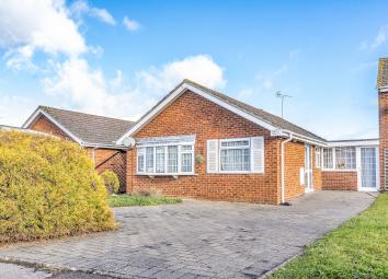 Detached bungalow For Sale in Faringdon