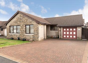 Detached bungalow For Sale in Dunfermline