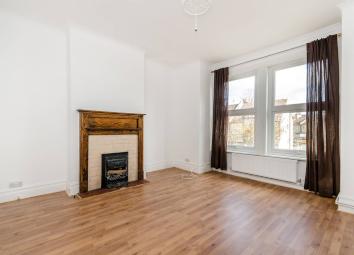 Maisonette For Sale in Croydon