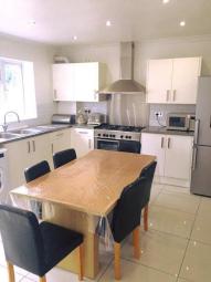Semi-detached house To Rent in Ilford