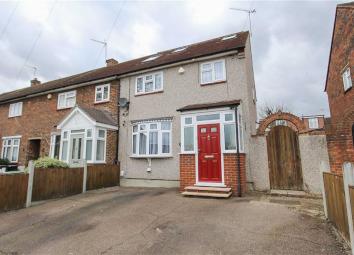 End terrace house For Sale in Loughton