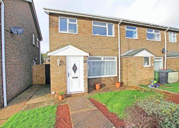End terrace house To Rent in Eastbourne