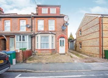 Semi-detached house To Rent in Watford