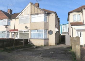 Terraced house To Rent in Feltham