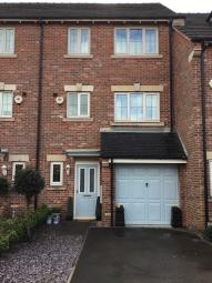 Town house For Sale in Newark