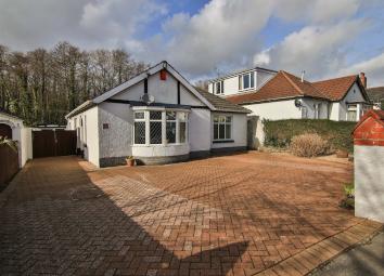 Detached bungalow For Sale in Cardiff