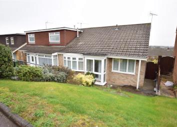 Semi-detached house For Sale in Dunstable