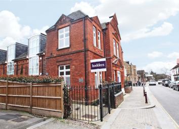 Flat For Sale in Chertsey