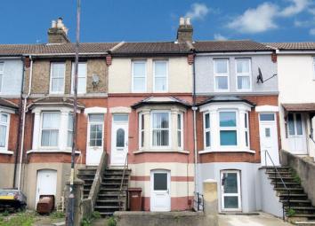 Terraced house For Sale in Chatham
