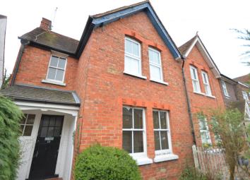 Semi-detached house To Rent in Farnham