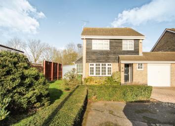 Link-detached house For Sale in Basildon