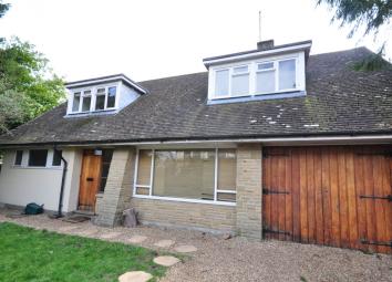 Detached house To Rent in Tadworth