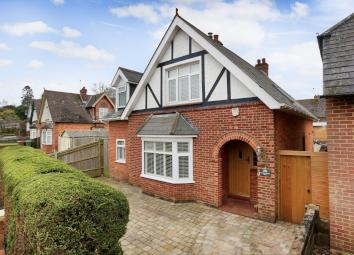 Detached house For Sale in Tunbridge Wells