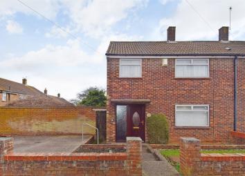 Terraced house For Sale in Canterbury