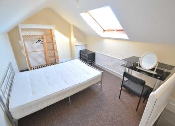 Terraced house To Rent in Reading