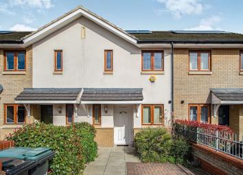 Semi-detached house To Rent in Gravesend
