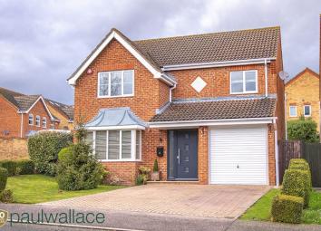 Detached house For Sale in Waltham Cross