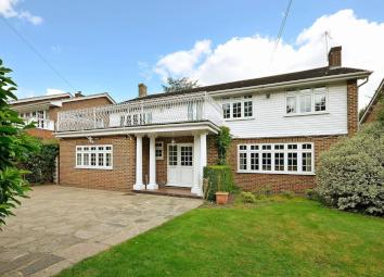 Detached house For Sale in Kingston upon Thames