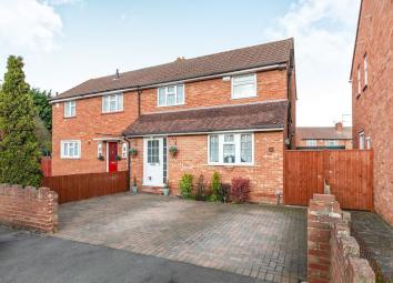 Semi-detached house For Sale in Iver