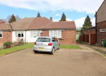 Semi-detached bungalow For Sale in Waltham Cross