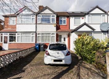 Terraced house For Sale in Greenford